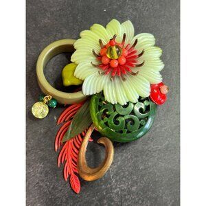 Vintage Floral Green & Red Faux Jade Plastic Glass Retro Brooch Dress Pin